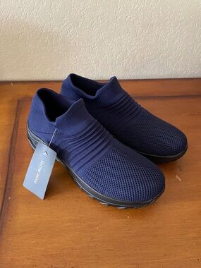 NWT Slow Man  Women's Sz 7 Walking Shoes Sock Sneakers - Mesh Slip On Navy Blue